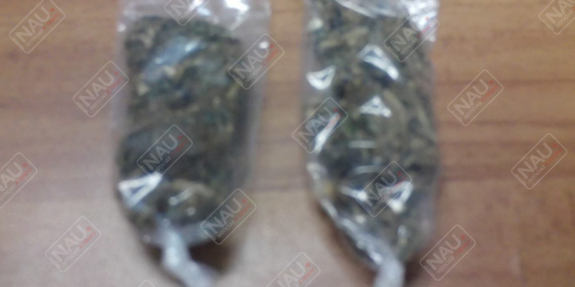 Llevaba dos bolsitas de marihuana