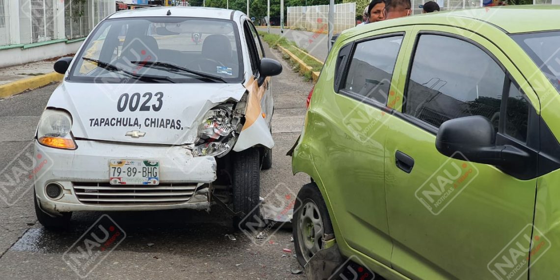 Choca taxi contra un vehículo particular por alcance