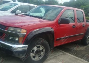 Los reportaron como sospechosos y les encontraron carro con reporte de robo