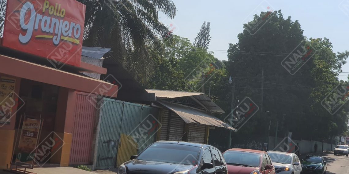 Dos sujetos asaltan Pollo Granjero