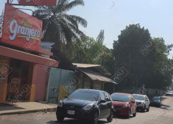 Dos sujetos asaltan Pollo Granjero