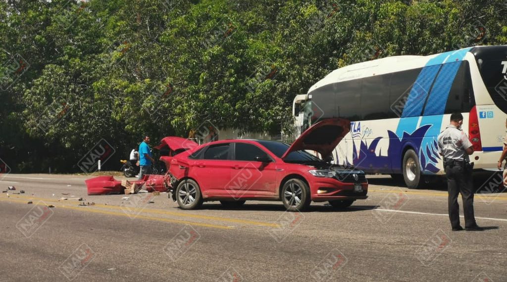 Chocan tres vehículos en la carretera Puerto Madero – Tapachula