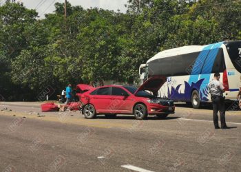 Chocan tres vehículos en la carretera Puerto Madero – Tapachula