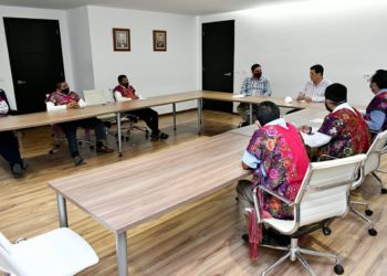 Atiende gobierno a habitantes de Zinacantán