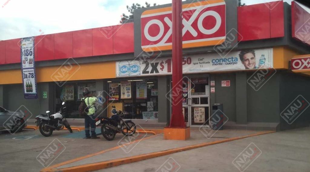 Asaltan por sexta vez el Oxxo del par vial