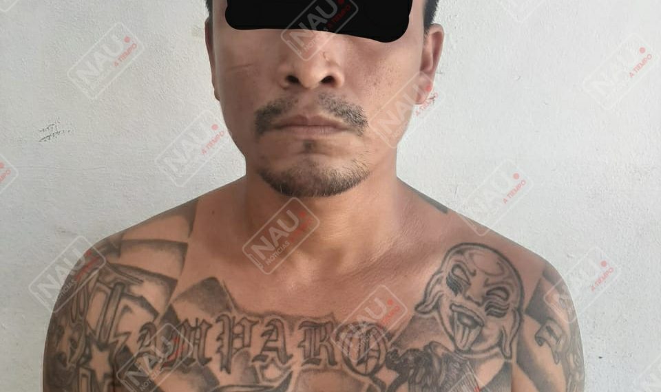 Detienen a sujeto que llevaba bolsitas de marihuana en su pantalón en la Colonia Xochimilco