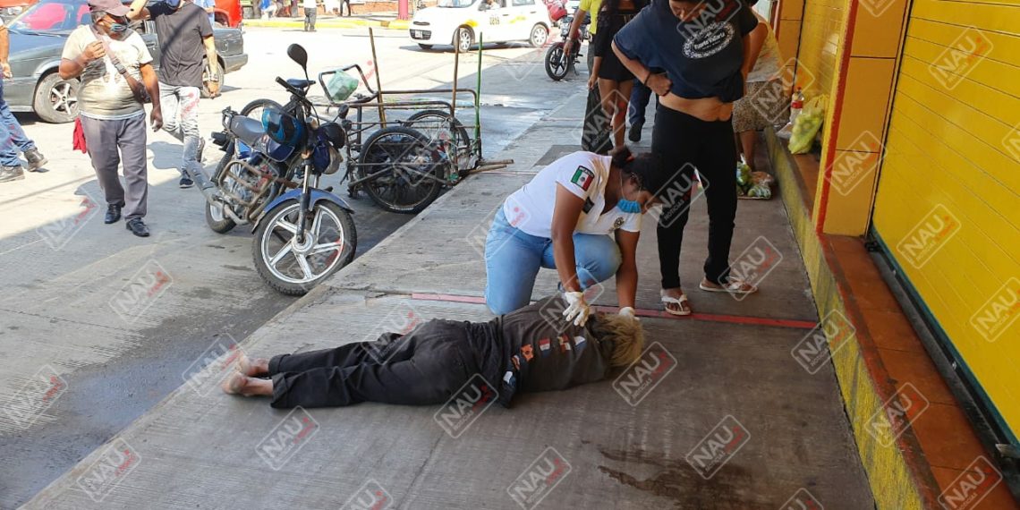 Atiende PC a indigente, pero no son llevados al hospital porque no los reciben