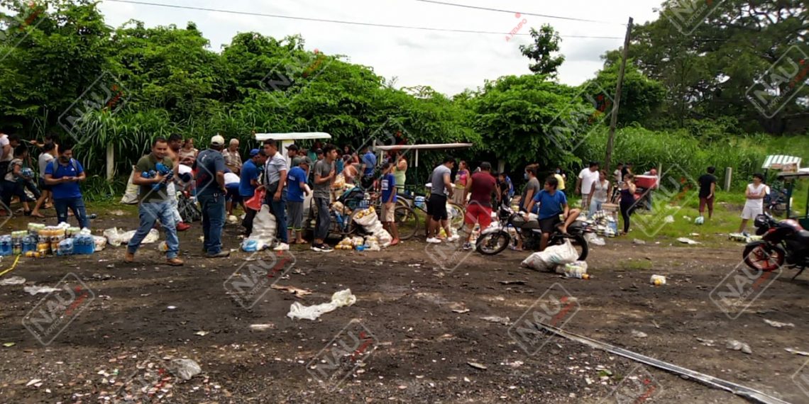 Volcadura de tráiler deja cinco lesionados