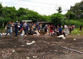 Volcadura de tráiler deja cinco lesionados