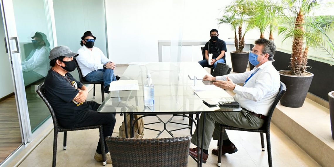 Conversa Ismael Brito con director del Frayba