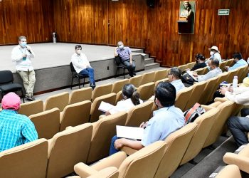 Recibe Ismael Brito a una comisión de docentes