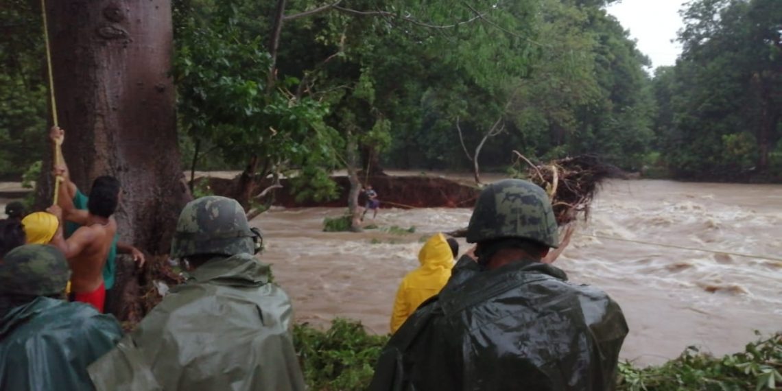 PERSONAL MILITAR APLICA EL PLAN DN-III-E EN EL MUNICIPIO DE ACACOYAGUA, CHIS