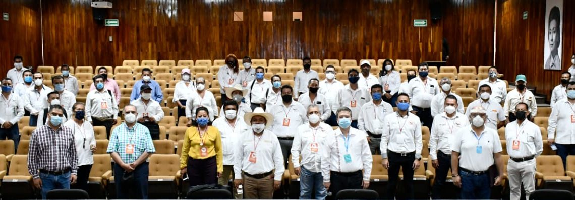 Recibe Ismael Brito a miembros de la Confenacam