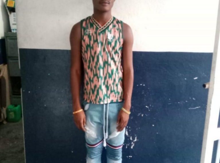 POR TIRAR BASURA EN LA VÍA PÚBLICA, FUERON DETENIDOS POR LA POLICÍA MUNICIPAL DE TAPACHULA