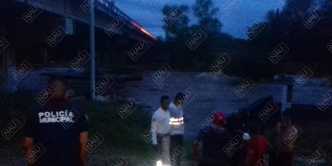 Rescatan a menor que quedó atrapado en el rio Novillero de Mapastepec