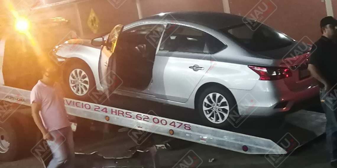 Nissan Sentra impactó a un motociclista en el Par Vial