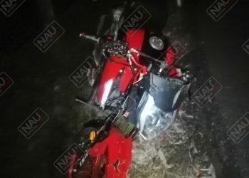 Delincuentes abandonan una motocicleta
