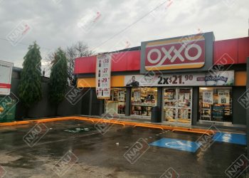 Roban en dos tiendas Oxxo