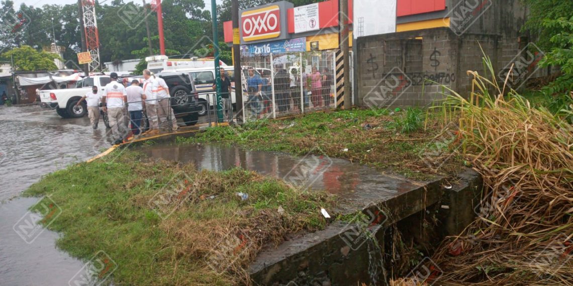 Localizan a señora que cayó a un dren pluvial Frente al Oxxo de llano la Lima