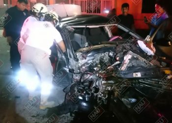 Rescata PC a una persona atrapada entre los fierros retorcidos de un vehículo