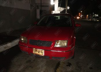 Abandonó su vehículo tras chocar contra taxi