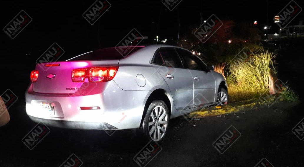 Abandonan vehículo en el libramiento