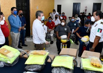 Entrega Brito equipamiento a bomberos de cuatro municipios