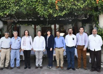 Se reúne Ismael Brito con notarios de Comitán