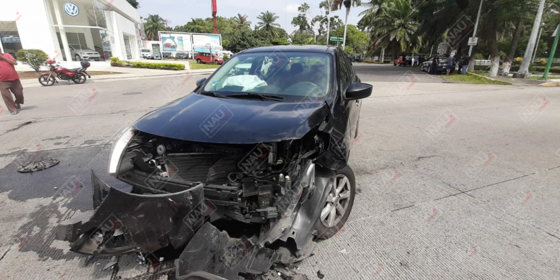 Accidente deja daños por más de 80 mil pesos