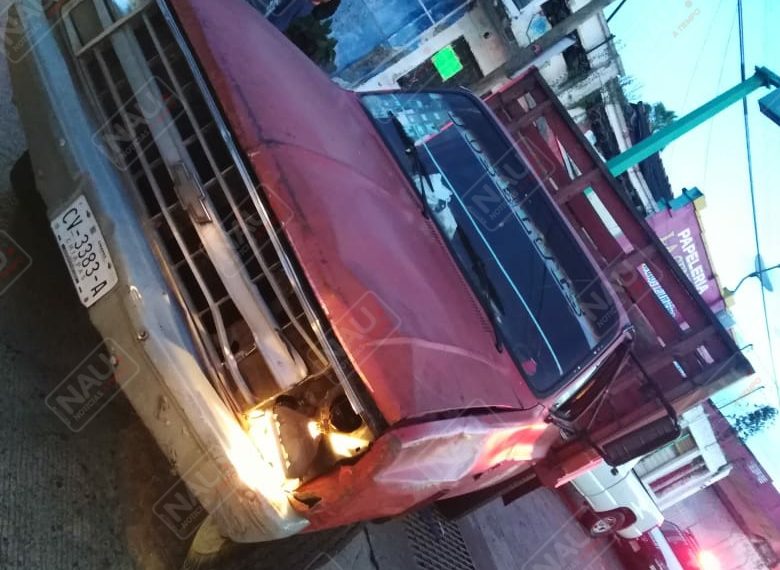 Dos lesionados al ser impactados por conductor de un camión que se dio a la fuga