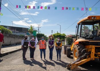 EN PEDREGAL SAN ÁNGEL SE INICIA OBRA DE PAVIMENTACIÓN MIXTA DE CALLES
