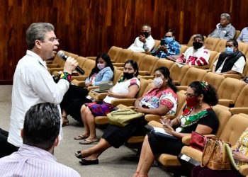 Escucha Ismael Brito a integrantes de la Gubernatura Indígena
