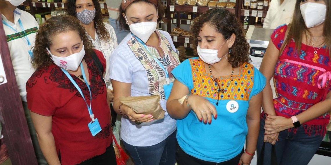 Participa Voluntariado FGE en Tianguis Orgánico de Corazón