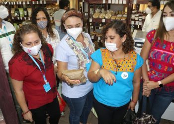 Participa Voluntariado FGE en Tianguis Orgánico de Corazón
