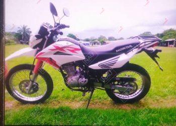 Le iban a comprar la motocicleta y se la robaron