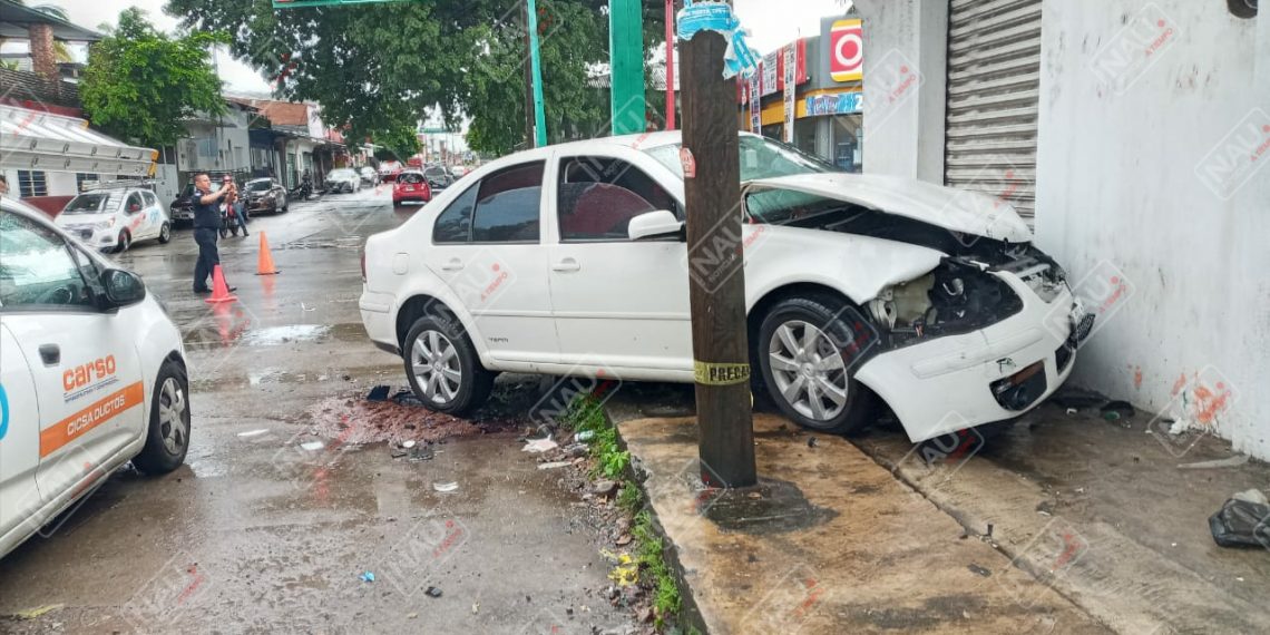 Accidente deja daños por más de 100 mil pesos