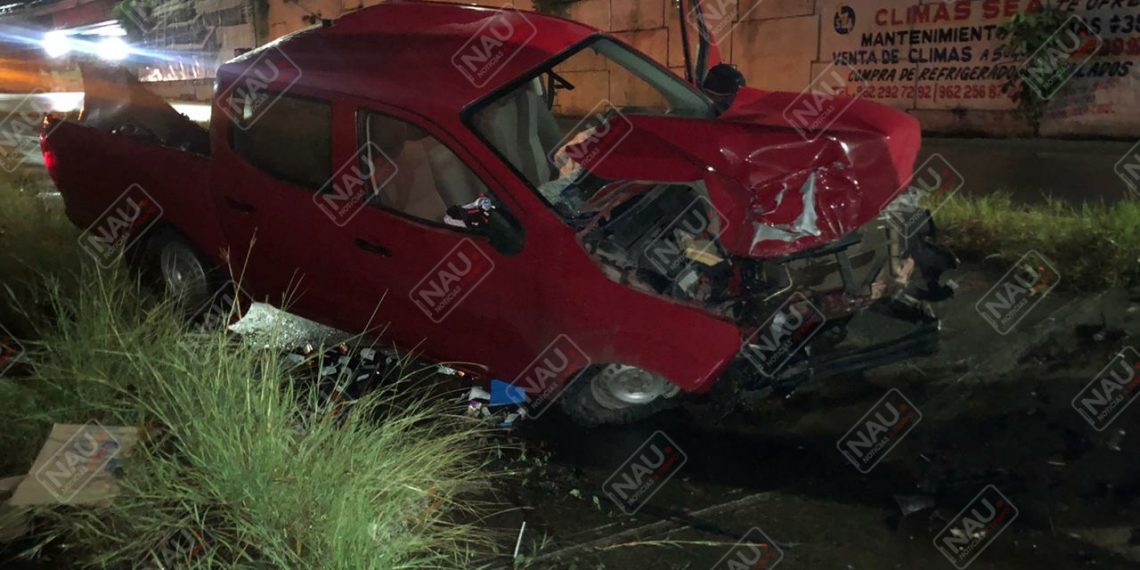 Se impactó contra un poste de luz