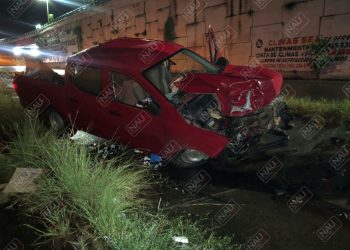 Se impactó contra un poste de luz