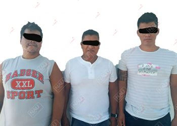 Detienen a tres personas con 4 mil dólares