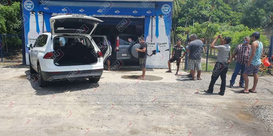 Se metió a un Punto Modelo con todo y carro