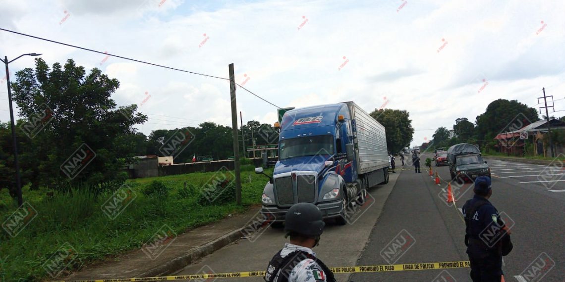 Muere trailero en el interior del camión
