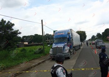 Muere trailero en el interior del camión