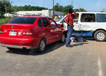 Dos lesionados en accidente en la carretera costera