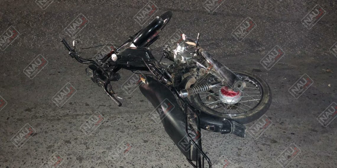 Pareja derrapó en su motocicleta y resultaron con lesiones