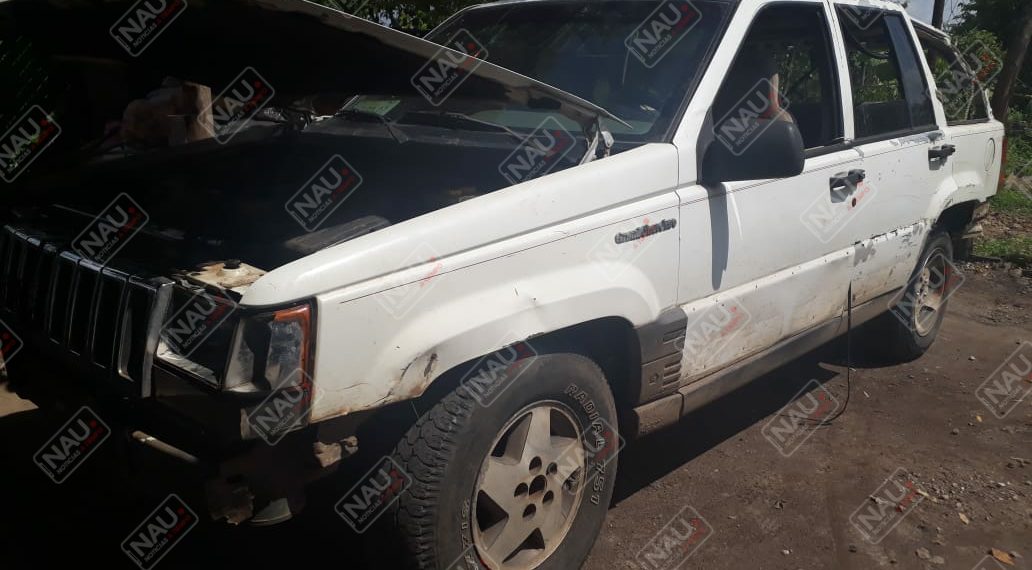 Abandonan camioneta en carretera a Murillo