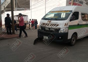 Choque de una combi de pasaje y un particular, deja tres heridos