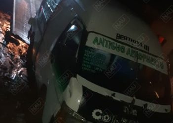 Combista Chocó contra un automóvil estacionado y se dio a la fuga