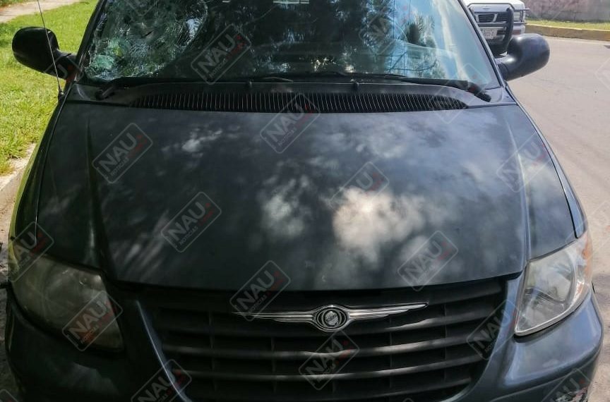 Abandonan vehículo que atropelló a una persona