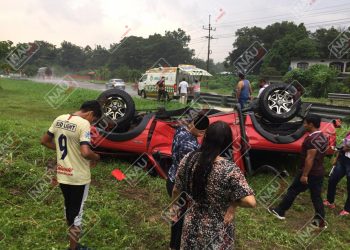 Atienden a dos personas lesionadas en volcadura de un vehículo en la carretera Tuxtla Chico – Tapachula