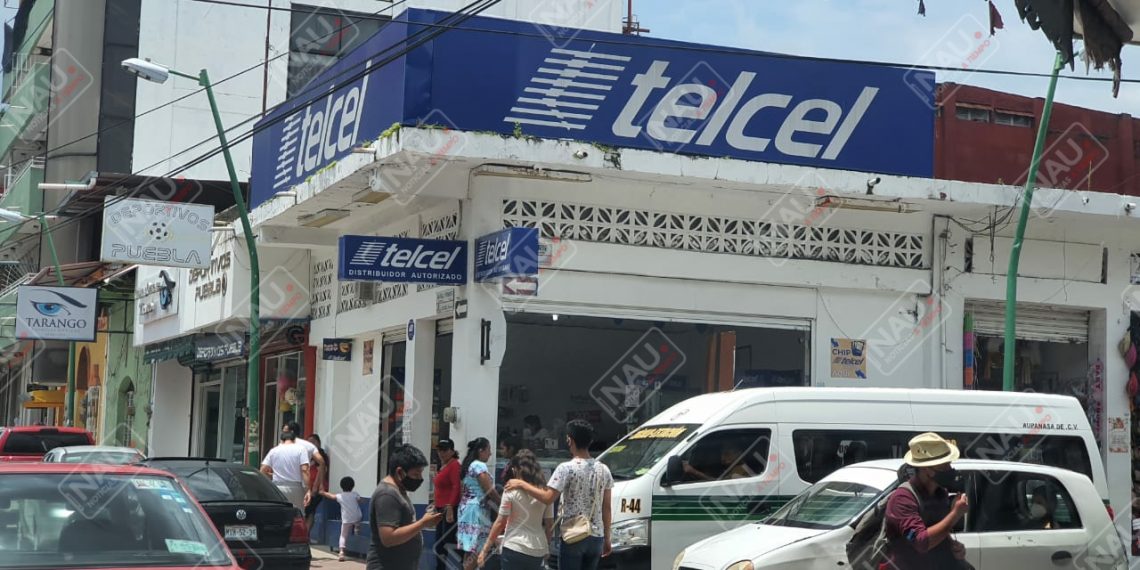 Roban dos celulares de una tienda